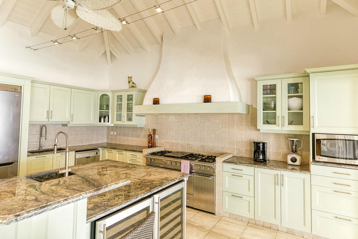 19-PetitePlage4-Kitchen_A louer villa Grand Case Saint Martin